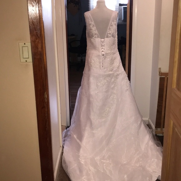 Wedding Gown - Picture 5 of 8